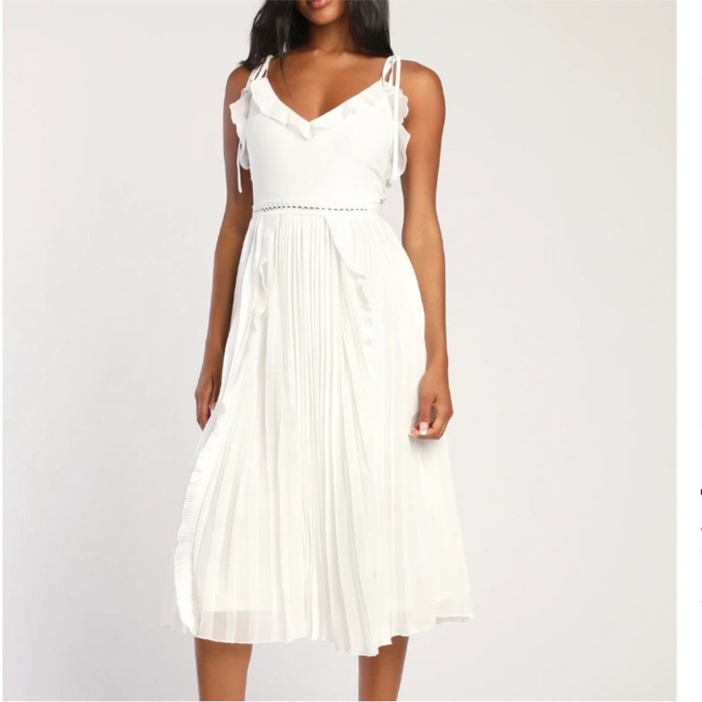 Lulu’s White Pleated Midi Dress
